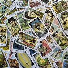 Load image into Gallery viewer, Tarot deck - Cosmic Tarot - Norbert Losche