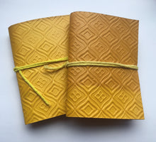 Load image into Gallery viewer, Small leather notebook 10cm