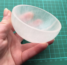 Load image into Gallery viewer, Selenite bowl 7.5-8cm
