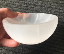 Load image into Gallery viewer, Selenite bowl 10cm
