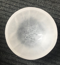 Load image into Gallery viewer, Selenite bowl 10cm
