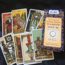 Load image into Gallery viewer, Tarot deck - Rider Waite
